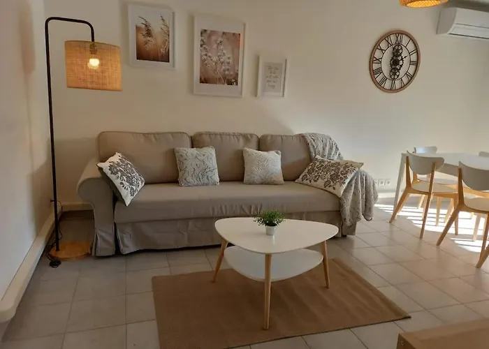 Appartement 8 Personnes En Face Des Remparts Climatise Avec Terrasse Et Parking