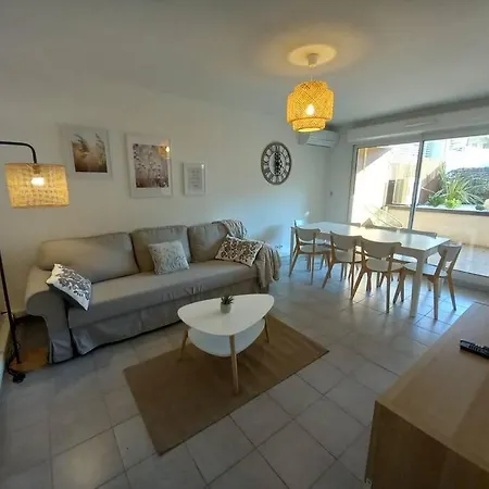 Appartement 8 Personnes En Face Des Remparts Climatise Avec Terrasse Et Parking Avignon Exterior photo