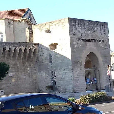 Appartement 8 Personnes En Face Des Remparts Climatise Avec Terrasse Et Parking Avignon Exterior photo