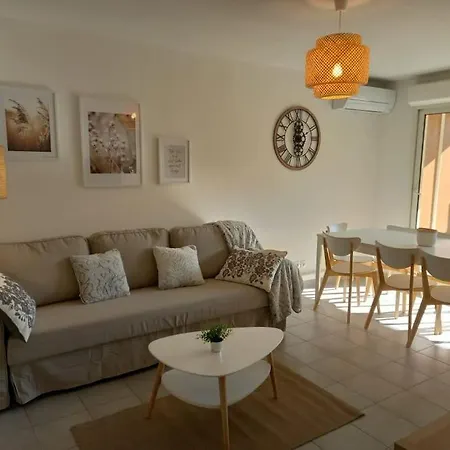 Appartement 8 Personnes En Face Des Remparts Climatise Avec Terrasse Et Parking Avignon Exterior photo