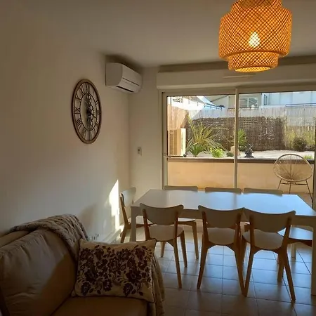 Appartement 8 Personnes En Face Des Remparts Climatise Avec Terrasse Et Parking Avignon Exterior photo