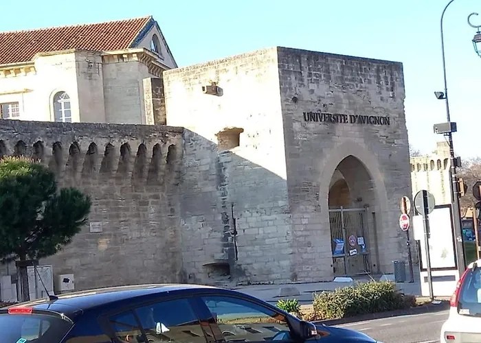 Appartement 8 Personnes En Face Des Remparts Climatise Avec Terrasse Et Parking