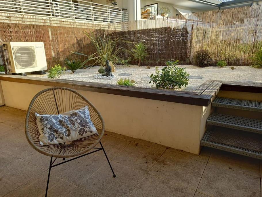 8 Personnes En Face Des Remparts Climatise Avec Terrasse Et Parking Appartamento