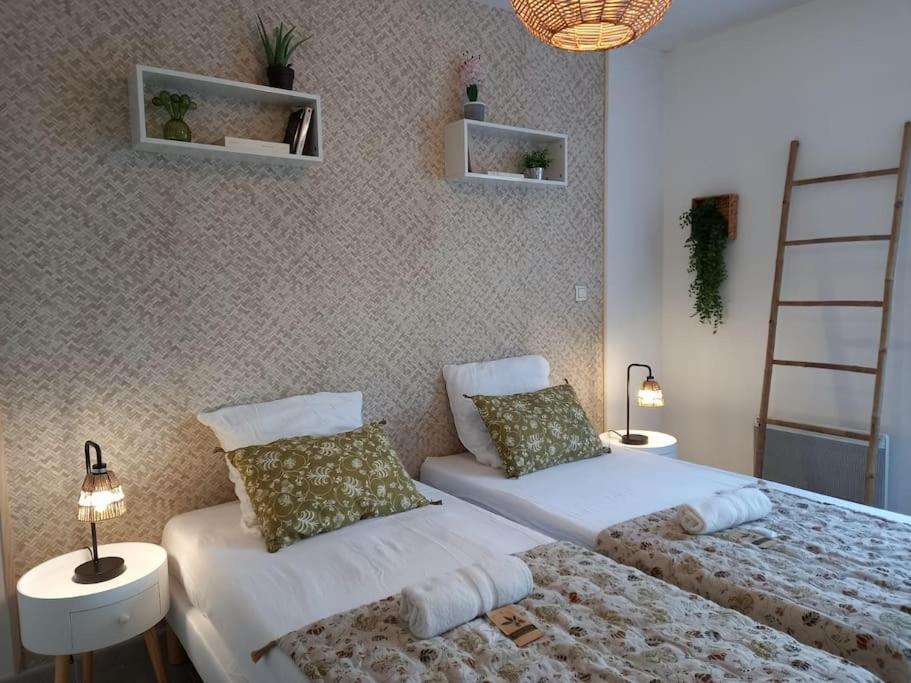 8 Personnes En Face Des Remparts Climatise Avec Terrasse Et Parking Avignone